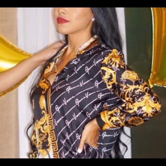 Gianni Print Silk Blouse
VERSACE & Leggings - Picture 2 of 13
